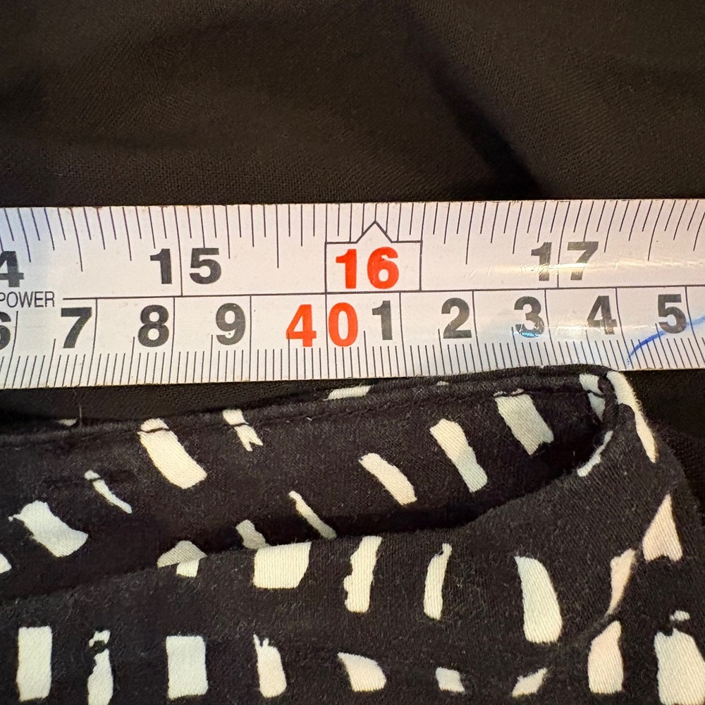New York & Company Black and White Patterned Women’s Shorts - Picture 8 of 11